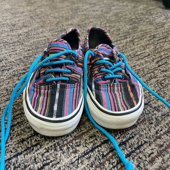 Vans - Picture 3 of 4